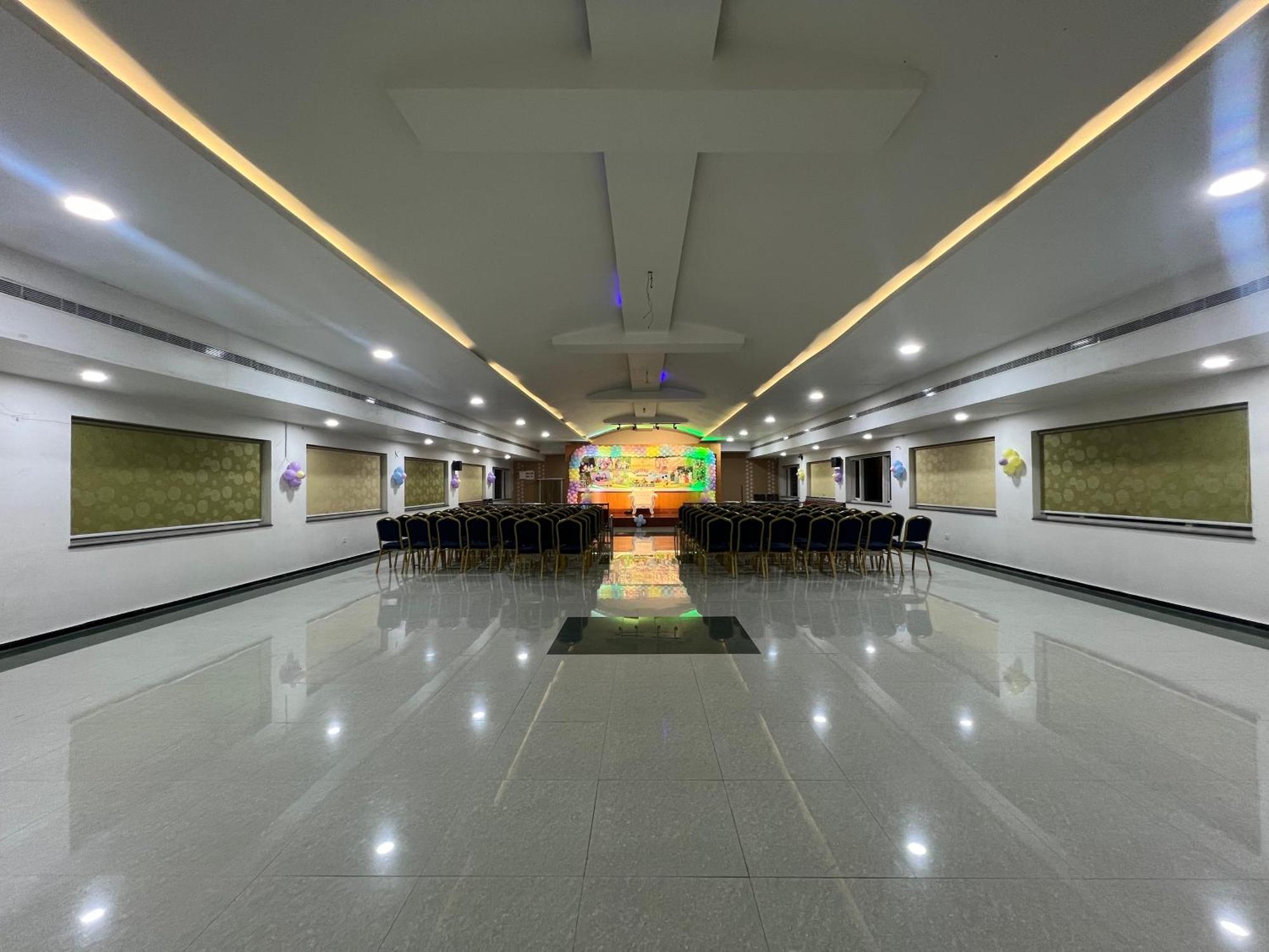 Varada Nagavali Hotel Srikakulam Exterior photo